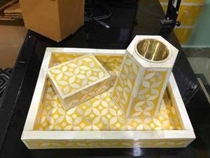 Brûleur de bakhoor en incrustation d'os artisanal élégant avec base en bois détaillée et finition brillante pour les amateurs d'arômes du fournisseur indien - Product Image 2