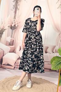 Presentamos nuestro impresionante traje de algodón para mujer con diseño reversible para un look festivo y elegante. - Product Image 4