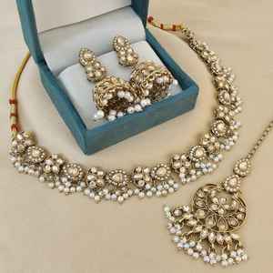 Collar tradicional de calidad premium con hermosos pendientes Jhumki y Combo Maang Tikka perfecto para bodas, ocasiones festivas - Product Image 6