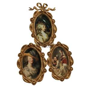 Cadre mural en laiton antique avec trois portraits ovales de style européen classique décorés d'élégants détails floraux - Product Image 1