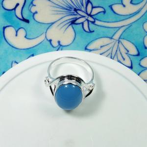 Anillo de compromiso hecho a mano de Plata de Ley 925 con diseño texturizado ancho de Calcedonia acuática y diamante de corte ovalado para boda - Product Image 3