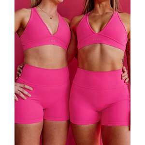 Sujetador Deportivo Acolchado Stamina Rise - Ultra Rosa, Ropa Deportiva Elástica en Cuatro Direcciones para Mujer, Talla XS - Product Image 3