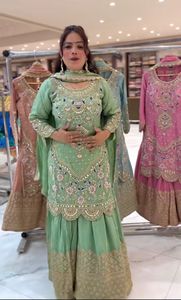 Mariage ethnique indien Kurti Sharara Dupatta Salwar Costume Robe de fête en coton et soie avec broderie fantaisie de créateur. - Product Image 2