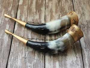 Taza de cuerno para beber con temática medieval hecha a medida, artesanía vikinga tallada a mano para ocasiones de fiesta, suministro natural de la tienda para reventa - Product Image 3