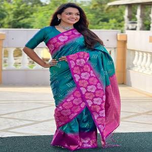 ผ้าซิ่นไหมเนื้อนุ่ม VASTRA COTTAGE พร้อมลายปักดิ้นเล็กๆ แบบคู่ ตัดกับขอบผ้าสีเข้ม ลายดอกไม้ ขอบใหญ่ ปักดิ้นคู่ พร้อมเสื้อคลุมตัดสี - Product Image 2