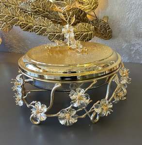 Plat à chafing en métal doré avec couvercle, chauffe-plats artisanal 6L/9L, luxe contemporain pour buffets, mariages, prix usine Inde - Product Image 2