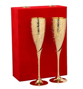 Vaso de Cóctel de Latón de Lujo Grabado a Mano con Acabado Dorado Brillante TQC de 300 ml para Uso en Restaurantes, Bares y Hoteles - Product Image 2