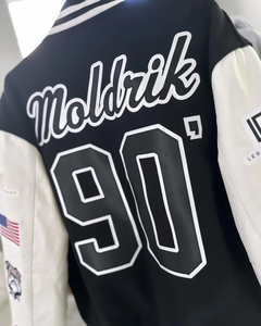 เสื้อแจ็คเก็ตเบสบอลแบบวาร์ซิตี้สำหรับผู้ชายสไตล์โรงเรียนมัธยมปลาย ตกแต่งด้วยผ้าปะติดปะต่อ ตัวอักษรปัก โลโก้ปัก 3 มิติ  วัสดุหนังและผ้าขนสัตว์ ให้ความอบอุ่นในฤดูหนาว - Product Image 3