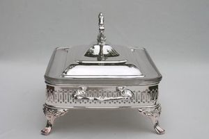 Grand chauffe-plat en acier inoxydable conçu pour servir plusieurs invités tout en maintenant une rétention optimale de la température des aliments - Product Image 5