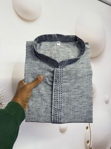 Premium and Relax Fit Kurta con mangas enrollables Colección de ropa casual y modernista disponible a granel - Product Image 5