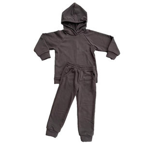 Tenue de sport élégante pour enfants Survêtement Ensemble deux pièces parfait pour garçons et filles Idéal pour tenue décontractée et athlétique Prix de gros - Product Image 4