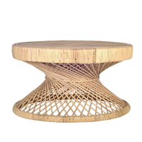 Grande table ronde en rotin tissé à la main de style luxueux belle et artistique table décorative à l'intérieur de la maison
