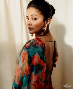 Sari de Satén de Diseño Indio Bollywood, Exclusivo Sari Étnico para Bodas, Fiestas y Festivales para Mujeres y Niñas, Sari con Estampado Digital - Product Image 1