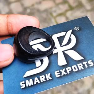 Bague audacieuse en corne de buffle naturelle, écologique, polie, noire, faite à la main, bijou de déclaration moderne - Product Image 1