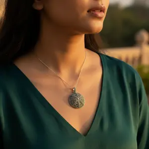 Pendentif en argent sterling 925 avec marcassite pour femmes, charme religieux fait à la main avec placage en rhodium, bijoux en perles pour un usage quotidien - Product Image 1