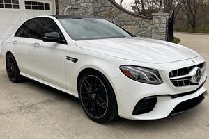 MERCEDES-AMG E63 S SEDÁN 2018 USADO CON VOLANTE A LA IZQUIERDA/DERECHA - Product Image 2