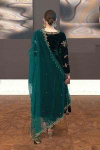 HERMOSO VESTIDO ANARKALI DE TERCIOPELO DE TRABAJO BORDADO INDIO/PAKISTANI CON ESTILO DUPATTA para ropa de fiesta/boda = 2024 - Product Image 3