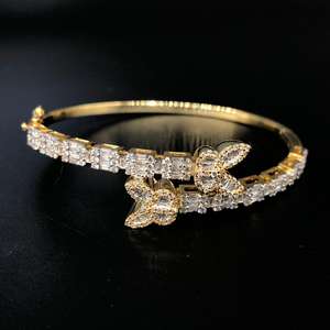 Papillon ouvrable avec clip baguette et bracelet en diamant rond, bracelets en diamant et bracelets - Product Image 1