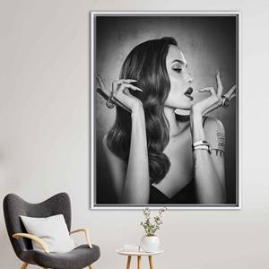 Toile imprimée de la célèbre femme Angelina Jolie, grande décoration murale pour la maison, encadrée de blanc - Product Image 1
