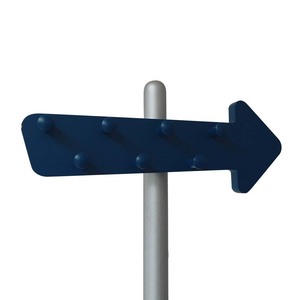 Porte-manteau en bois massif Oneway, design durable et élégant, base en métal avec options de couleurs amusantes en bleu - Product Image 2