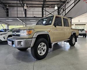 Toyota Land Cruiser 2021 Usada en Excelentes Condiciones, Doble Cabina, 6x6, Volante a la Derecha/Izquierda - Product Image 1