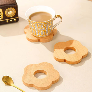 Juego de posavasos de madera hecho a mano duradero con acabado brillante perfecto para uso diario y elegantes arreglos de mesa de comedor - Product Image 1