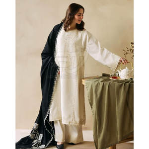 ชุดสตรีลายพิมพ์ชาติพันธุ์ ปี 2026 ชุดสตรี 3 ชิ้น แบบสั่งทำพิเศษ ลายดอกไม้ ชุดชาลวาร์ คามีซ พร้อมผ้าคลุมไหล่ - Product Image 2