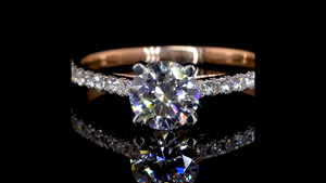 Bague solitaire ronde avec diamants latéraux en or rose |   Bague en diamant de culture pour tous les jours et le bureau - Product Image 6