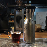 Carafe à boissons froides en acier inoxydable avec couvercle, capacité 1,0 L, légère, design chic et moderne, pour la maison, le café, la restauration