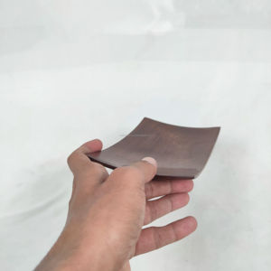 Platos de madera de nogal negro para servir comida, pan y aperitivos, bandejas de madera hechas a mano de la India en venta. - Product Image 1