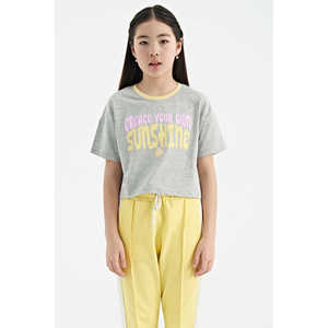 Camiseta Tommylife Fiesta para Niñas y Adolescentes, con Estampado de Letras Coloridas, Cuello Redondo, Manga Corta y Corte Holgado - Product Image 1