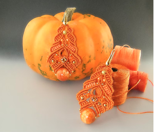 Pendientes de Macramé con Cuentas Redondas de Cornalina de 12 mm y Pequeñas Cuentas de Latón, Diseño Elegante, Joyería Hecha a Mano para Regalo de Aniversario - Product Image 1