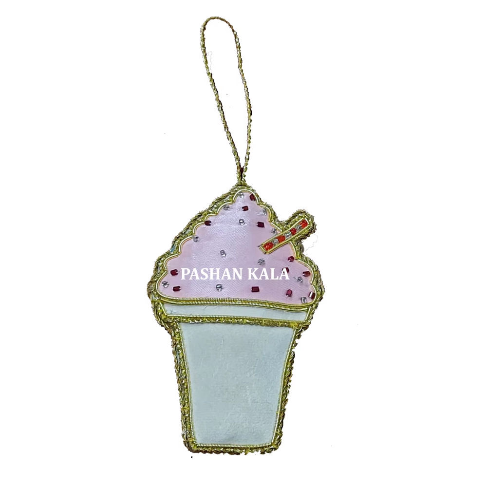 สีชมพูและสีขาว