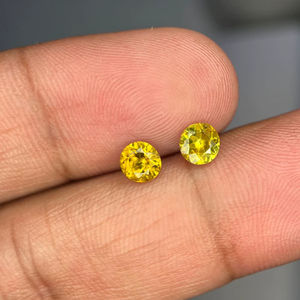 Paire de pierres précieuses naturelles sphénites rondes taille brillant pour la fabrication de bijoux, Inde - Product Image 3