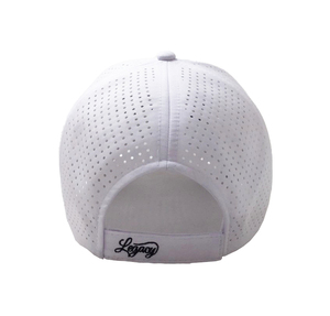 ODM Custom 2D gorras de béisbol bordadas agujeros cortados con láser ala precurvada 6 paneles gorras deportivas de rendimiento con diseño de logotipo personalizado - Product Image 6