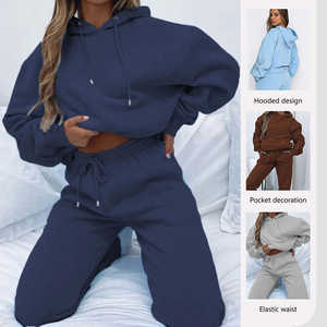 Ensembles de survêtement pour femmes d'hiver respirants personnalisés 100% nylon Fabriqué au Pakistan - Couleur unie Vêtements de rue décontractés pour adultes - Product Image 5