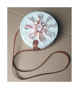 Bolsa de mimbre natural de exportación Traje de calidad Estilo vintage de moda con cierre de cuerda Bolsa de ratán al por mayor Hecho en Vietnam - Product Image 1