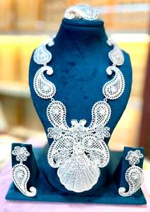 Ensemble de collier traditionnel plaqué or avec boucles d'oreilles assorties |   Bijoux de Mariage Indiens Imitation Vente en Gros Modèle 23265 - Product Image 6