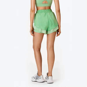 กางเกงขาสั้นเอวสูงสำหรับผู้หญิงกางเกงขาสั้นผ้าโพลีเอสเตอร์รีไซเคิล100% มีกระเป๋าโลโก้แบบเซ็กซี่ระบายอากาศได้ดีแห้งเร็ว - Product Image 3