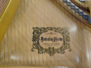 เปียโนแกรนด์ Yamaha G2E 88 คีย์ เครื่องดนตรีระดับมืออาชีพสำหรับคอนเสิร์ต แผ่นหน้าไม้สปรูซคุณภาพพรีเมียม เสียงสะท้อนที่ไพเราะ 1038255 - Product Image 5