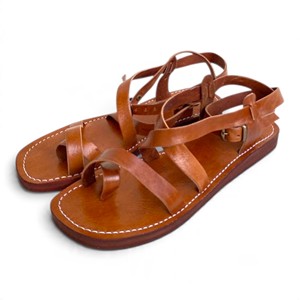 Sandales plates décontractées en cuir véritable marron pour femmes, à bout ouvert, avec boucle à la cheville, respirantes pour l'été - Product Image 1