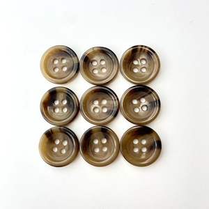 Venta al por mayor de botones de bocina naturales de 4 agujeros con logotipo personalizado del fabricante de botones de bocina premium de la India - Product Image 1