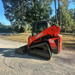 Chargeuse compacte Kubota SVL75-2 avec pelle rétrocaveuse avant/arrière, capacité de charge nominale de 7 tonnes, mouvement sur chenilles, moteur de pompe à couple élevé, boîte de vitesses - Product Image 2