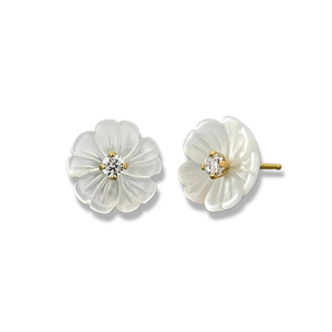Elegantes pendientes de flor de nácar de madreperla con detalle de bola de oro para mujer adecuados para cualquier ocasión - Product Image 1