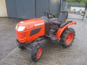 Tractor de Jardín Kubota B1220 de 22 HP, Tracción en 2 Ruedas, Caja de Cambios de Engranajes, Tractor Agrícola Compacto de Color Rojo, Fácil de Operar - Product Image 4