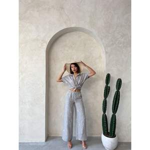 Chemisiers et chemises brodés pour femmes, produits en gros - Product Image 4