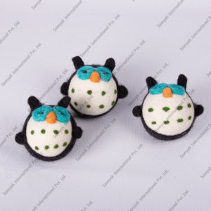 Boules de séchage en laine de Nouvelle-Zélande, design pingouin mignon en feutre, couleur personnalisée pour la lessive, décorations de Noël et jouets pour enfants - Product Image 5