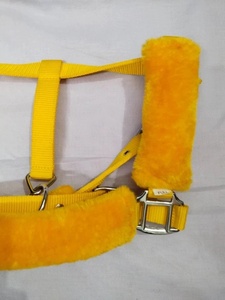 Adeefa Enterprises - Cabestro para Caballo Amarillo Acolchado de Alta Calidad con Forro de Lana y Cinturón Ajustable de Nailon - Product Image 3