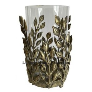 Florero de forma redonda de metal con diseño impresionante con 3 soportes para flores Color dorado brillante pulido a precio con descuento - Product Image 3