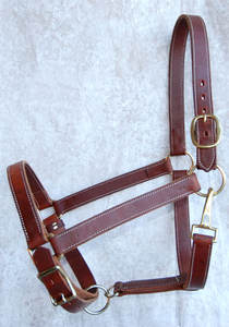 Licol de cheval de trait en cuir avec quincaillerie en laiton couleur marron - Product Image 2